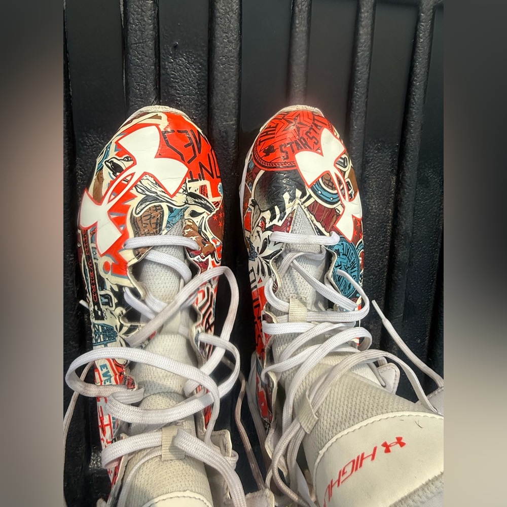 under armor highlight texas football cleats